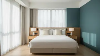 A Practical Checklist For Late-Night Hotel Check-Ins Covers The Correct Booking Date And Reception Hours