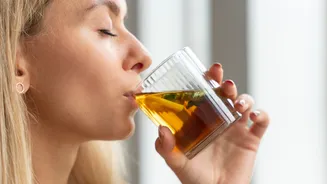 O poder do chá de casca de abacaxi para a digestão pós-almoço