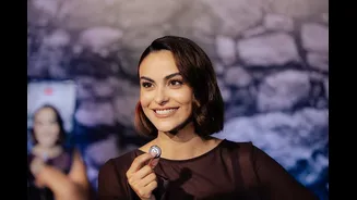 Camila Mendes se declara para o Brasil; entenda o lado brasileiro da atriz
