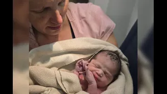 Bebê nasce em avião minutos antes do pouso e choca passageiros