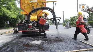 What is Spray Injection Patching, Delhi’s new 5-minute pothole repair method?
