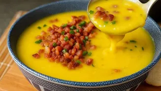 Pronto em 20 minutos: caldo de mandioquinha com bacon super cremoso para noites frias