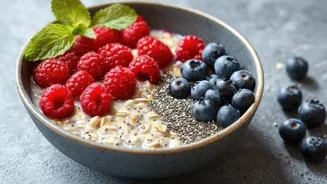 Want glowing skin? Start your day with berry oats