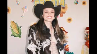 Larissa Manoela aposta em estampa de vaca para look de Festa Junina