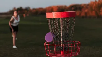 Nordic walking or disc golf: Which is better for you?