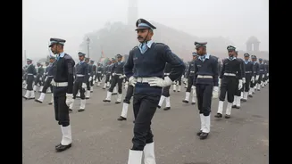 Dense Fog Disrupts Visibility in Delhi, India