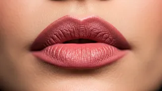 Blurred Lips Are The Future Of Everyday Glam