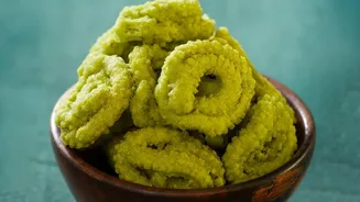 Learn To Make Crispy Chatpata Green Peas For An Addictive Tea-Time Munch