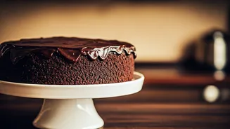 This Vintage Chocolate Fudge Cake Trend Is Going Super Viral