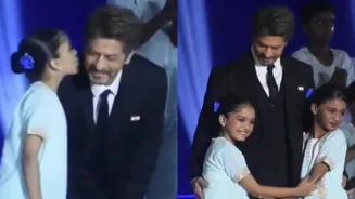 Global Peace Honors 2025: Shah Rukh Khan's Heartwarming Interaction with Young Supporters Goes Viral, Fans Label Him 'Cutest'