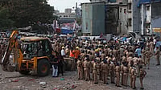 Garib Nagar Demolition: 19 Arrested So Far For Stone-Pelting As Anti-Encroachment Drive Enters Day 4 In Mumbai's Bandra; 90% Work Completed