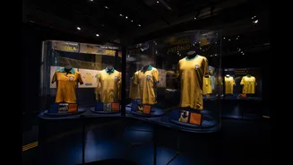 De Pelé a Vini Jr: Museu do Futebol exibe camisas clássicas da seleção brasileira