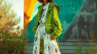 The 2026 Oversized-Shirt Trend Puts Styling Oversized Shirts Back In Focus