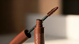 Brown Mascara Is Redefining Everyday Eye Makeup