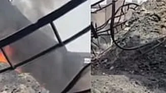 Massive Fire at Pelhar Industrial Unit Along Mumbai–Ahmedabad Highway; Stored Goods Suffer Heavy Damage, No Casualties | VIDEO