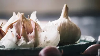 Como descascar alho em segundos: 3 truques infalíveis que salvam o seu tempo na cozinha
