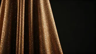 Style Stars: Priyanka's Golden Globes Glow