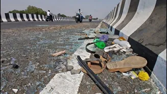 11 killed after van collides with cement mixer in Maharashtra