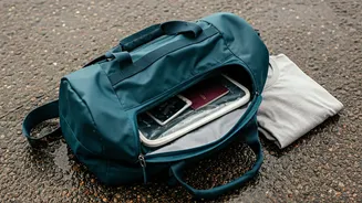 Light Bags Need Waterproof Pouches And Quick-Dry Fits