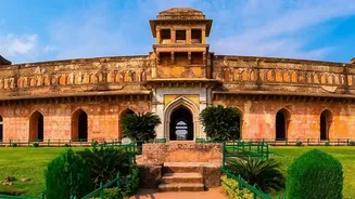 Plan budget weekend trips from Indore and Bhopal to see Mandu's monsoon palaces