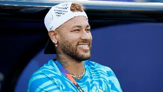 Neymar dá passo importante e volta a treinar com a Seleção nos Estados Unidos