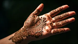8 Diwali Mehndi Designs to Adorn Your Hands