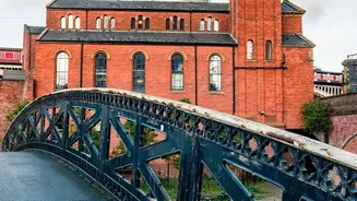 Footbridges and Lifts Can Become Bottlenecks near Departure Time