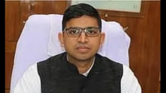 Indore News: IMC Commissioner Kshitij Singhal Orders Consultant-Led Quality Checks Of Road Works