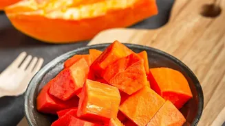 Papaya During Monsoon Explained Through Nutrients and Food Safety