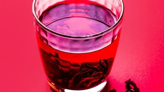 How Vetiver And Hibiscus Replace Artificial Flavorings In Slow Steeped Teas