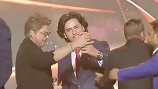 SRK snatches fan’s phone on stage at Joy Awards; netizens reacts | WATCH