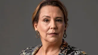 Ana Beatriz Nogueira desmente informação sobre internação e faz esclarecimento