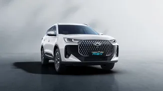 Novos Tiggo 7 e Tiggo 8 chegam com motor inédito e carregamento ultrafino