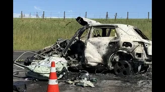 Carro elétrico pega fogo após colisão frontal com picape em rodovia do Paraná