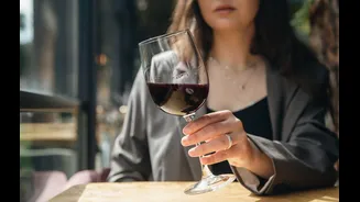 O que o álcool faz com a sua boca (e você provavelmente não sabe)