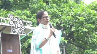 Mamata Banerjee rules out return of rebel leaders, backs Abhishek at Trinamool’s Martyrs’ Day rally