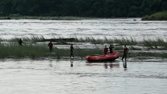 Nepal sounds new flood alert as death toll crosses 900