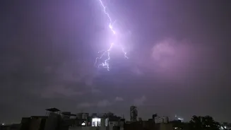 IMD forecasts milder May for India with thunderstorms bringing relief