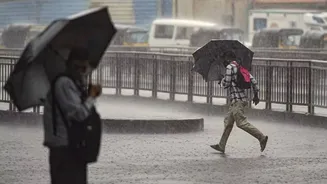 Delhi Weather Today: Cloudy Skies, Rain Likely In City; Temperatures Dip To 32°C - Check Forecast