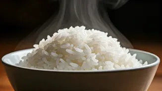 Reheat Cooked Rice With Warm Water To Lock Moisture