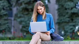 Why Job Seekers Turn To Smart AI Tone Refiners To Professionalize International Job Enquiries