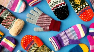 Colour-block gloves: Your go-to winter accessory