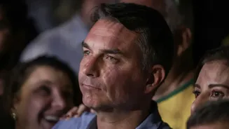 TSE manda reexibir propaganda de Flávio Bolsonaro após programa ir ao ar sem áudio