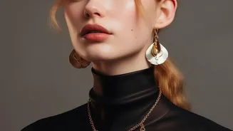 Why The Blurred Lip Works With Both Minimal And More Expressive Makeup