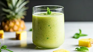 5-Minute Pineapple Mint Smoothie: Your Quick & Healthy Morning Boost!