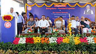 Minister for Railways Ashwini Vaishnaw Flagged off train between Bengaluru and Mumbai