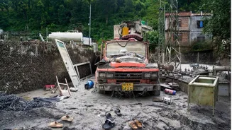 Nepal Floods: Death Toll Rises To 939, 158 Indians Rescued; Kathmandu Seeks Equipment, Support For Tunnel Rescue