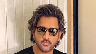 Watch : Fans go crazy as MS Dhoni arrives in Jaipur