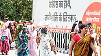 Massive Women’s Protest Erupts In Lucknow Over Dropping Of Nari Shakti Bill In Lok Sabha