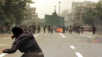 Iran Protest Live Updates: Exiled prince urges military to support protestors